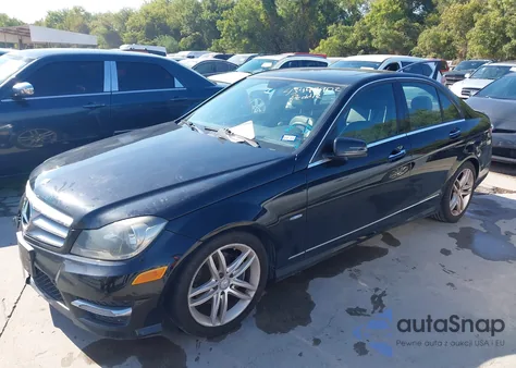 2012 Mercedes-Benz C 250 Sport из США, поврежденный, VIN WDDGF4HB8CR236198